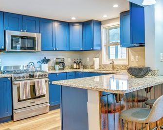 Saratoga Springs Vacation Rental w/ Lake Views! - Saratoga Springs - Kitchen