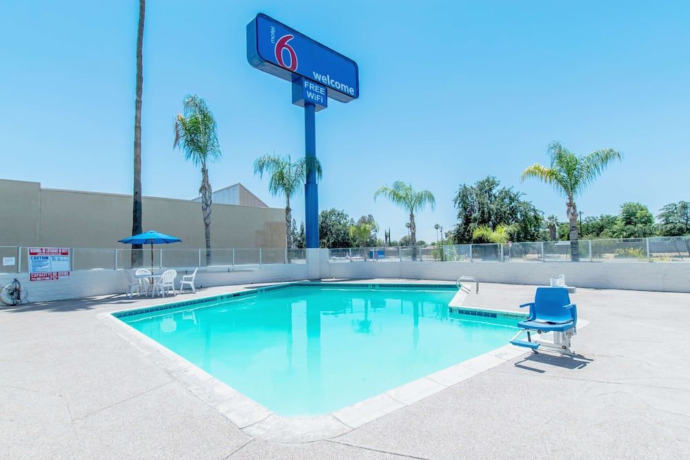 Motel 6 Bakersfield, Ca - Central - בייקרספילד - בריכה