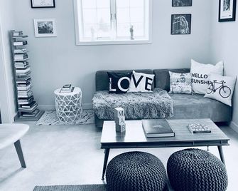 Relaxing Getaway; Secluded 42 rustic acres yet close to attractions. - New Oxford - Sala de estar