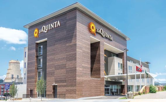 La Quinta Inn Suites By Wyndham Memphis Downtown 142 3 0 5