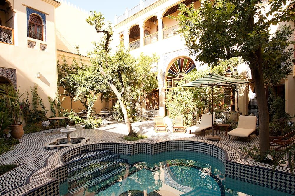 Ryad Salama - פז - בריכה