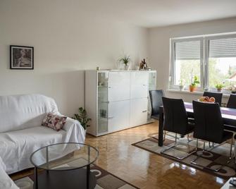 Apartment Dawn - Velika Gorica - Dining room