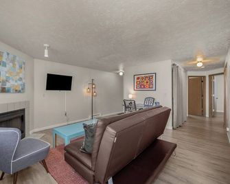 Beautiful East Valley 2br Apt4 - Spokane Valley - Living room