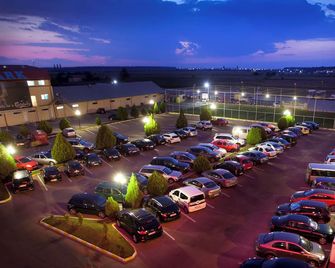 Rin Airport - Otopeni - Priveliște în exterior