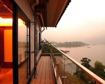 Fujikawaguchiko Onsen Konanso - Fujikawaguchiko - Balkon