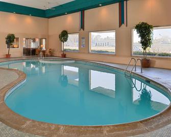 美洲最優價值酒店 - 聖克勞茲 - 聖克勞德 - 游泳池