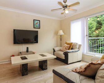 Rehoboth Lodge, Pet Friendly, With A Garden In Dundee - Dundee - Living room