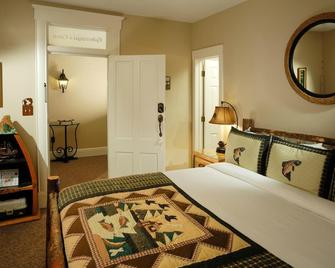 Historic Boutique Hotel - Branson - Bedroom
