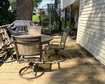 The Nellie House. An historic cottage in the Heart of Elkin - Elkin - Patio