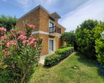 Alis Boutique Otel - Gökçeada - Building