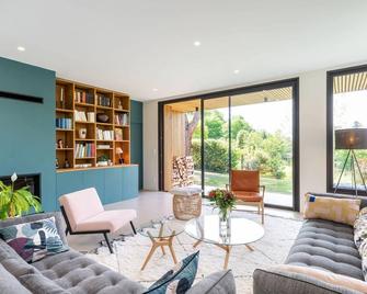 Souvenirs architect's house with pool and garden - Écully - Salon