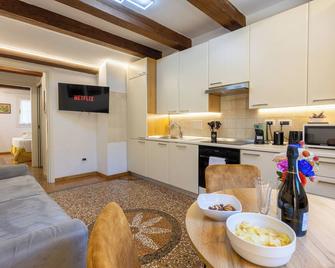 Frassinago Deluxe Suites-Bolognarooms - Bolonia - Kuchnia