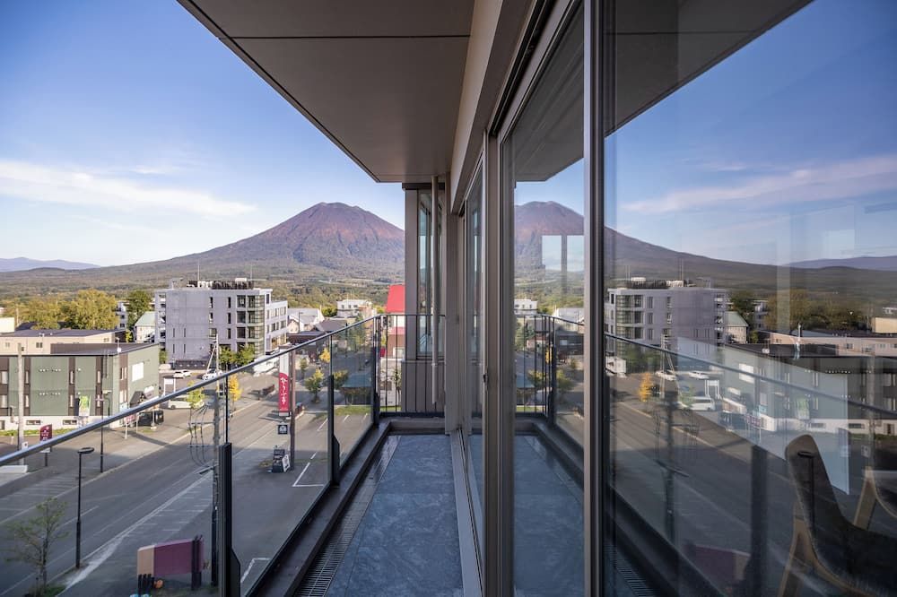 ذا مايبلز نيسيكو