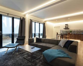 Large Modern Loft in Central Location - Kirkland - Living room