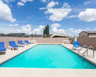 Travelodge by Wyndham Williams Grand Canyon - Williams - Piscina