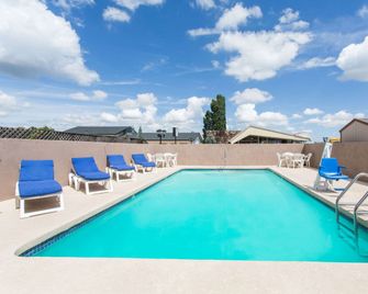 Travelodge by Wyndham Williams Grand Canyon - וויליאמס - בריכה