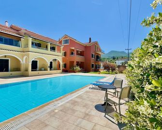 Acharavi Central Apartment - Acharavi - Pool