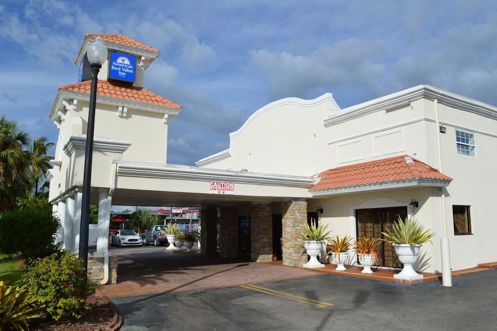 Building view of Americas Best Value Inn Ft. Myers