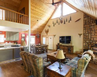 Gorgeous Deer Run Chalet (includes neighborhood lake access) - Arnold - Salon