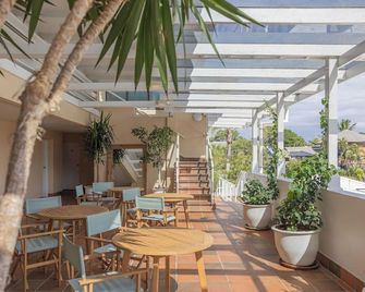 ويفز بايرون باي - بيرون باي - شرفة