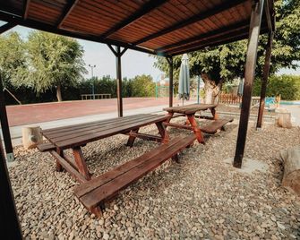 Albergue Multiaventura Active Andalucia - Almodóvar del Río - Pátio