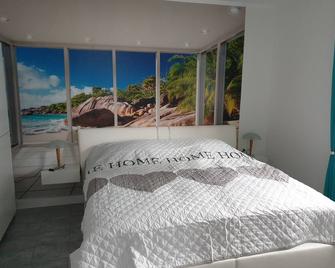 Connys Ferienwohnungen - Mond - Winsen an der Aller - Bedroom