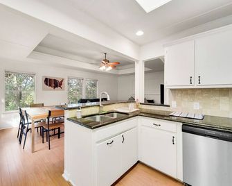 By the Lake Cozy/Quiet House - Lake Dallas - Cocina