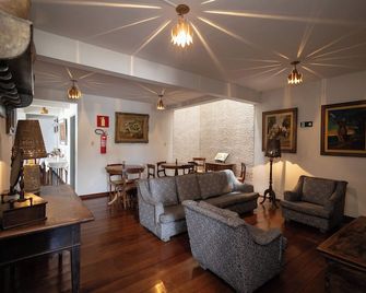 بوسادا سولار دا إنكونفيدينسيا - أورو بريتو - غرفة معيشة