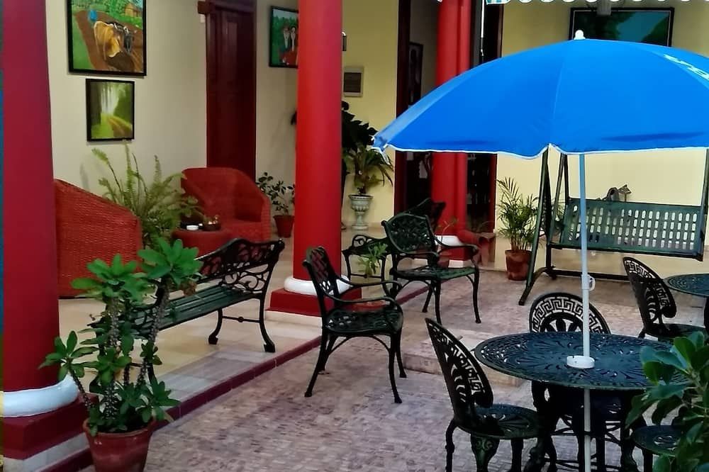 Hostal La casona - Holguín - Patio
