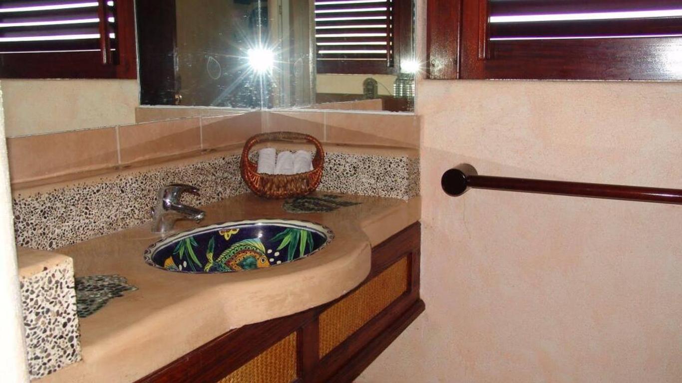 La Escollera Suites Adults Only