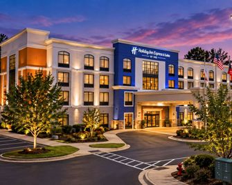 Holiday Inn Express & Suites Raleigh West - Lenovo Center by IHG - Raleigh - Rakennus