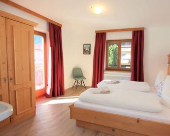 Sonnblick by Interhome - Uderns - Chambre