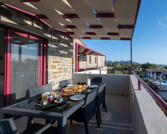 Abeloessa Methonian Hospitality - Foinikounta - Balcón