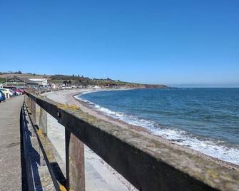 2 Bedroom in the Centre of Stonehaven with Seaviews, near the Beach & Harbour! - Stonehaven - Beach