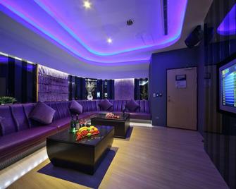 Dubai Villa Motel - טאיצ'ונג - טרקלין