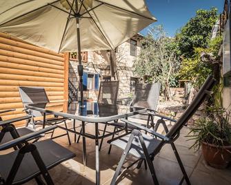 Myrtle the Turtle Garden Room - Zefat - Patio