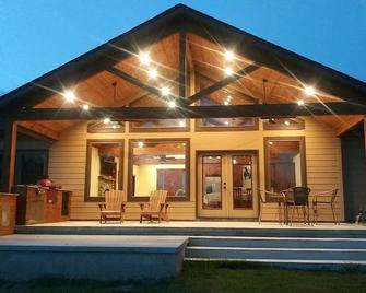 Close to Wolf Creek - Afton - Building