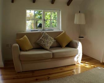 Holmdale Holiday Cottages - Rye - Sala de estar