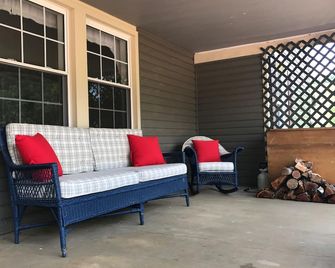 The Guest House at Willow Springs Farm -- central Shenandoah Valley location - Mount Sidney - Patio