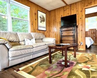 Minden Horseshoe Lake - Ontario. maximum 6 persons - Minden - Living room