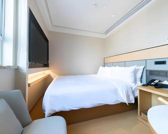 Home Inn Shanghai Zhongshan Park Jiangsu Road Metro Station - Shangai - Habitación