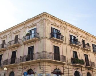 Residence Le Vie Del Centro - Matera - Building