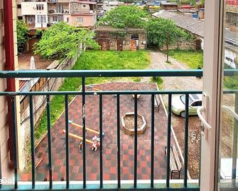 Cozy & Stylish Suite room with a Garden view in Batumi - Batumi - Balcony