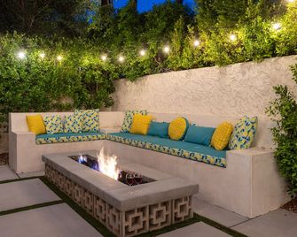 Lemon Twist - פאלם ספירנגס - פטיו