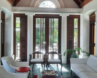 Villa Being - Tobago Luxury B&B - Scarborough - Living room