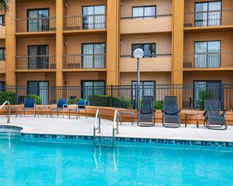 Courtyard by Marriott San Antonio Airport - San Antonio - Piscina