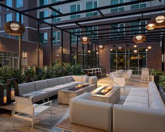SpringHill Suites by Marriott Greenville Downtown - Greenville - Patio