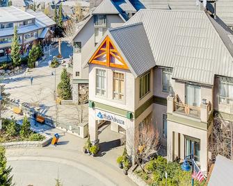 Ski lover's 4th-floor studio with fireplace, free WiFi, & well-equipped kitchen - Whistler - Building