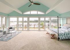 Waterfront 4 BR home with private pier and boat dock - Grasonville - Bedroom