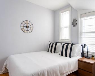 Trendy 2BR Apartment in Logan Square! - שיקאגו - חדר שינה